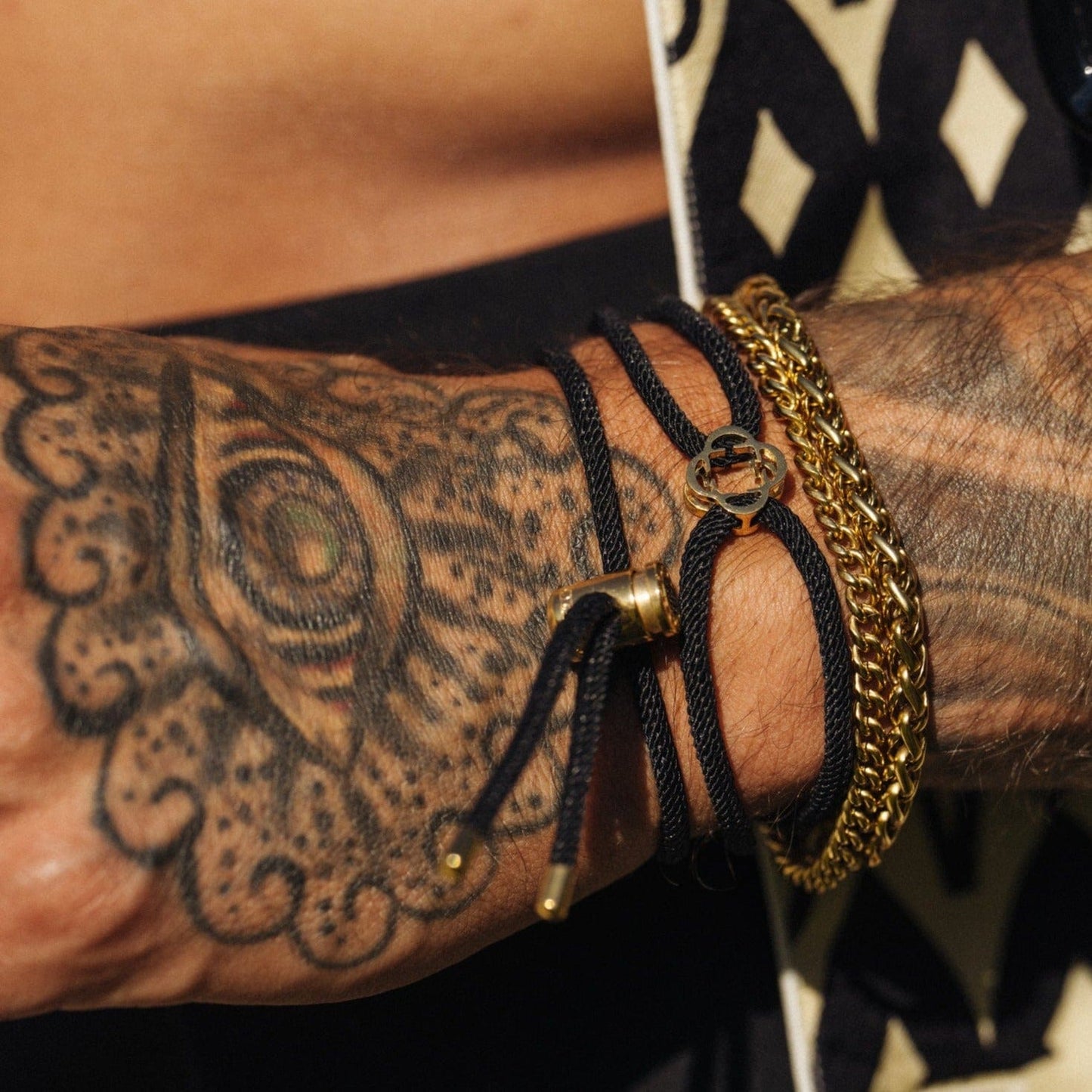 Zwarte Koord Toggle Armband (Goud)