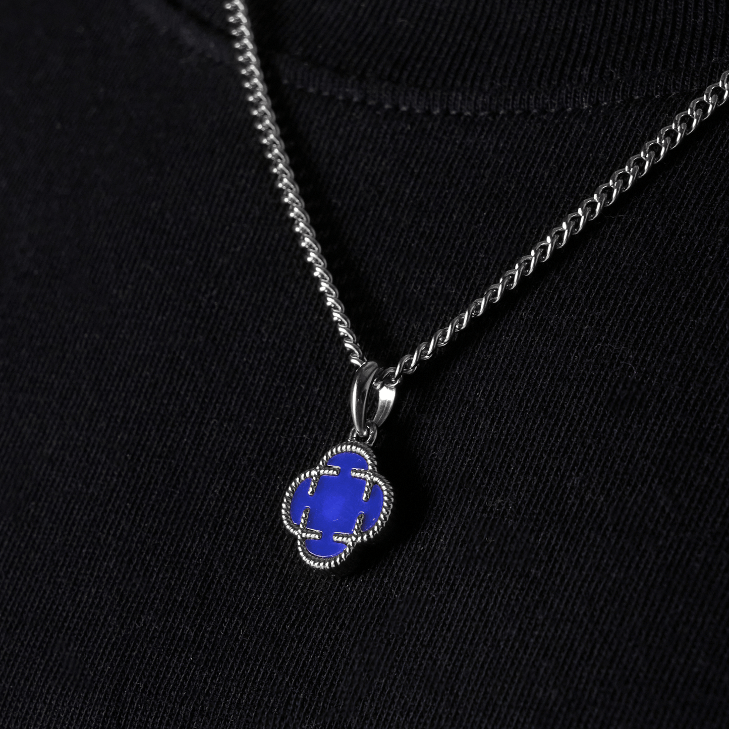 Blauwe Klaver Steen Hanger (Zilver)