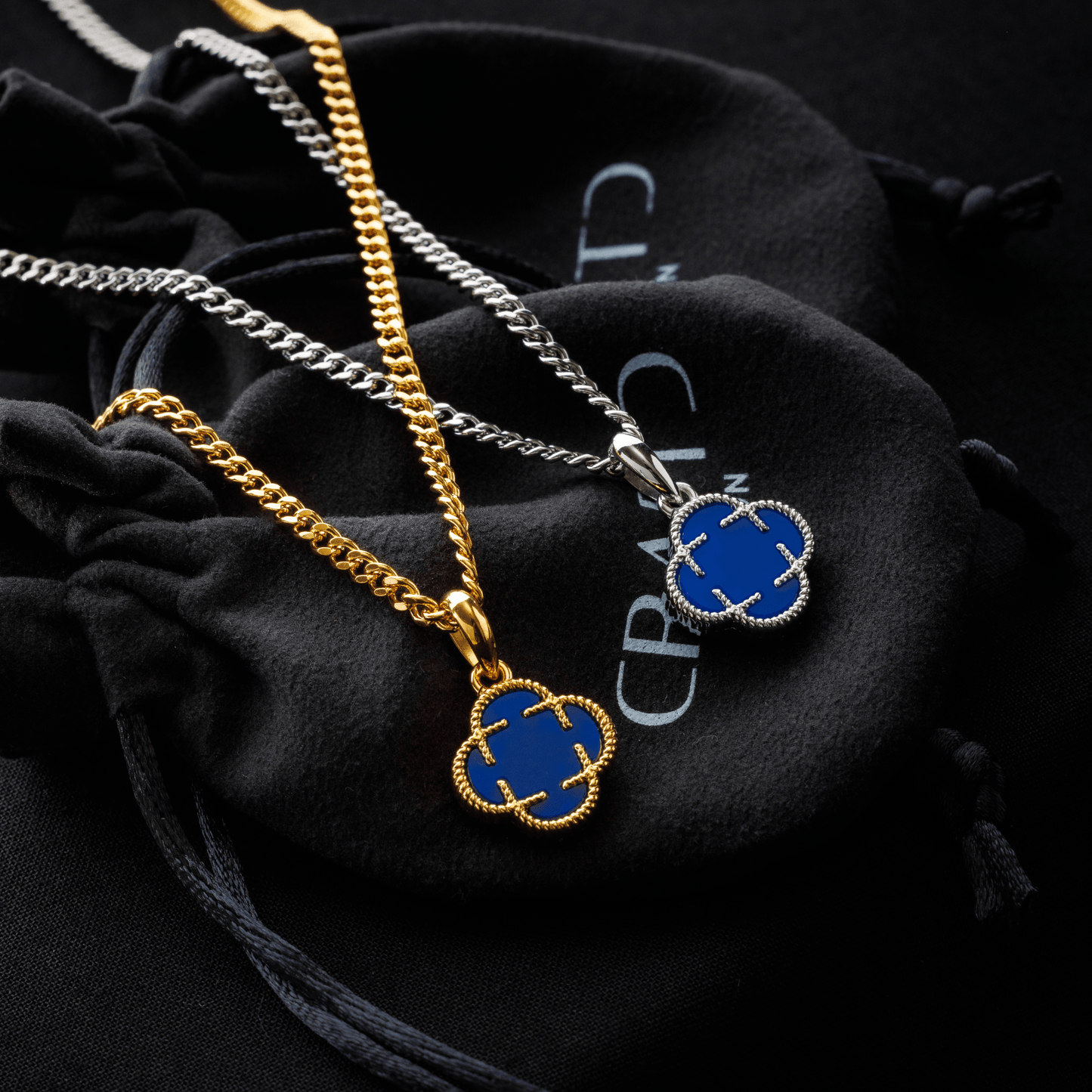 Blauwe Klaver Steen Hanger (Goud)