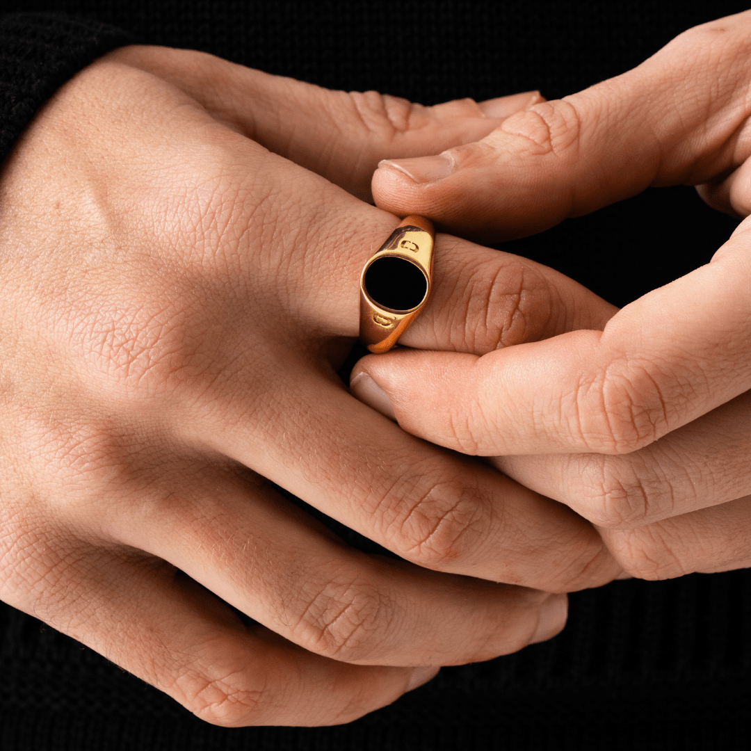 Onyx Ovale Steen Signet Ring (Goud)