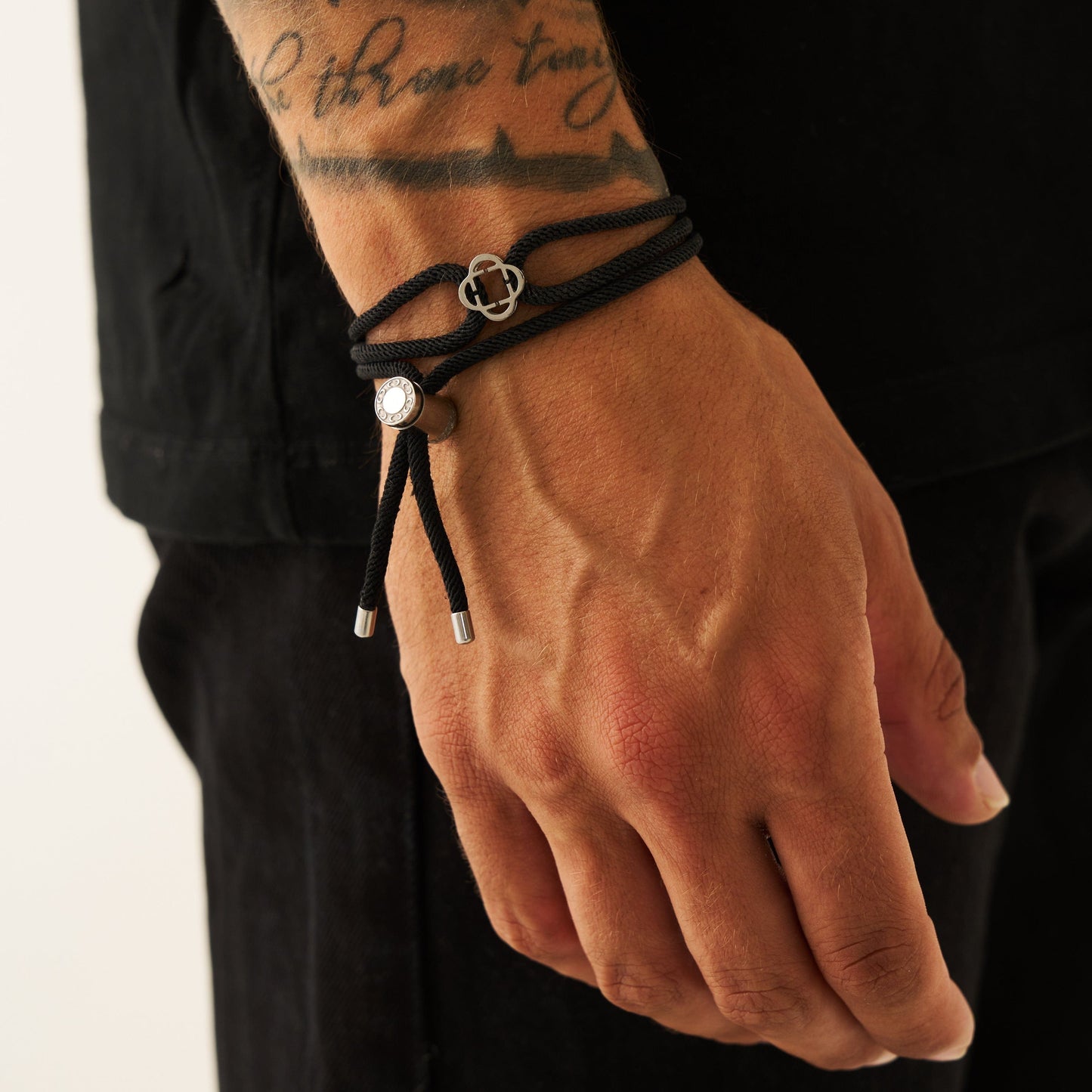 Zwarte Katoenen Toggle Armband (Zilver)