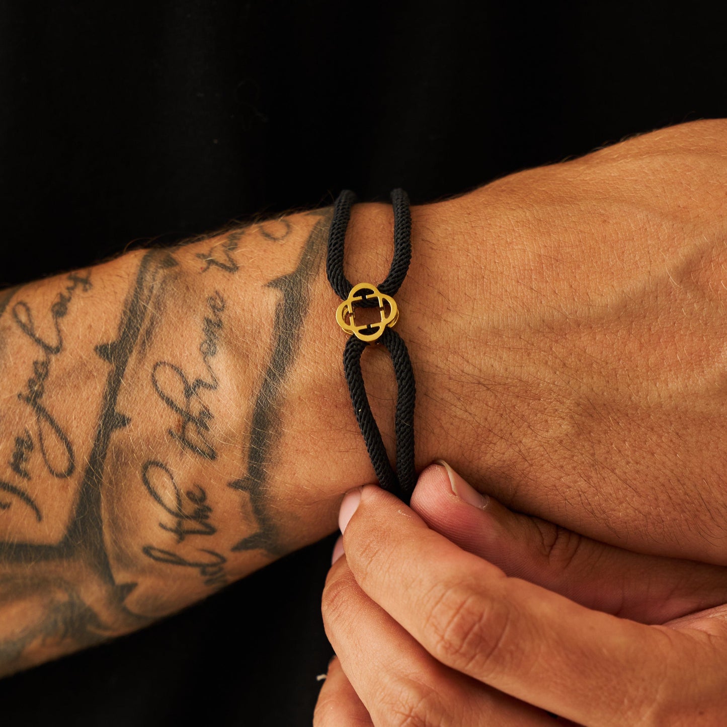 Zwarte Koord Armband (Goud)