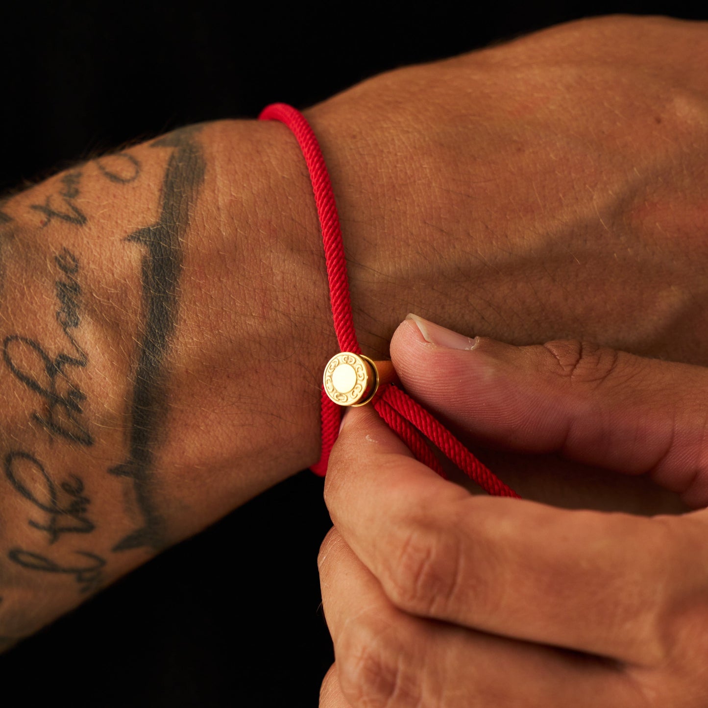 Rode Koord Toggle Armband (Goud)