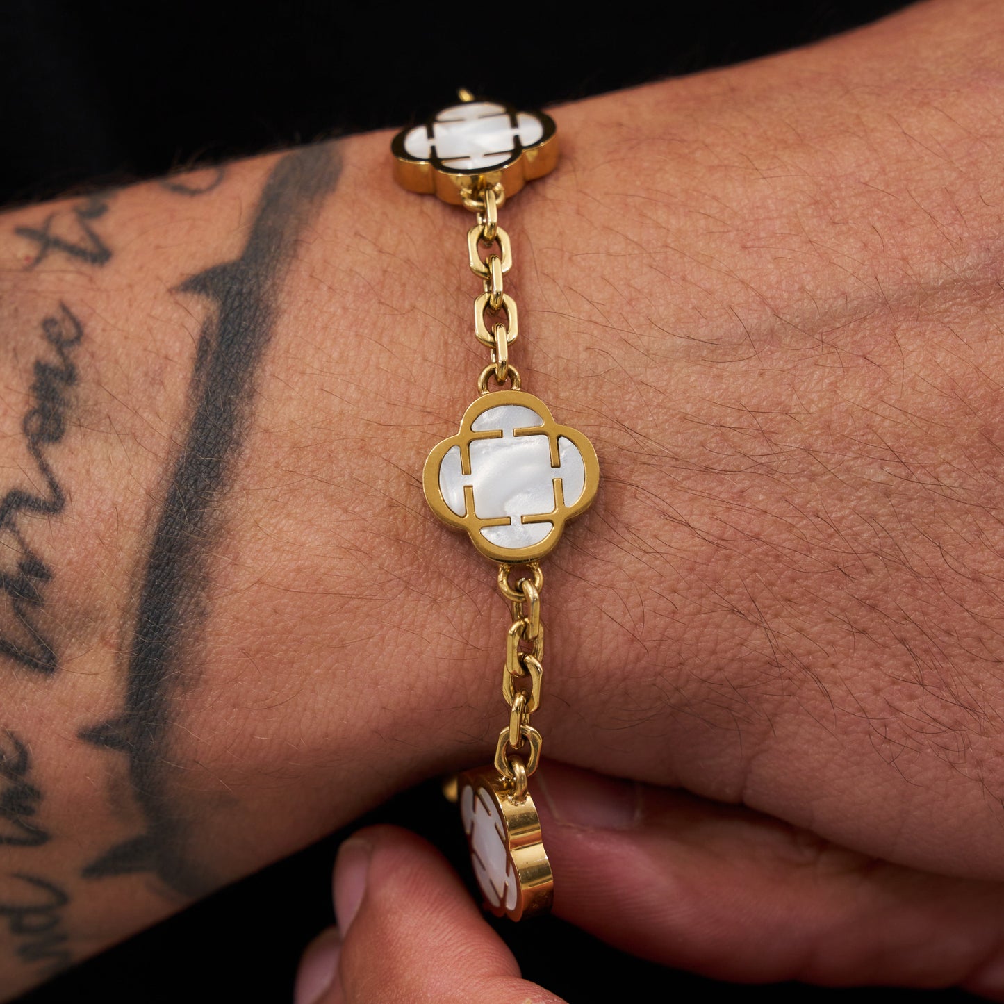 Witte Klaver Steenarmband (Goud)