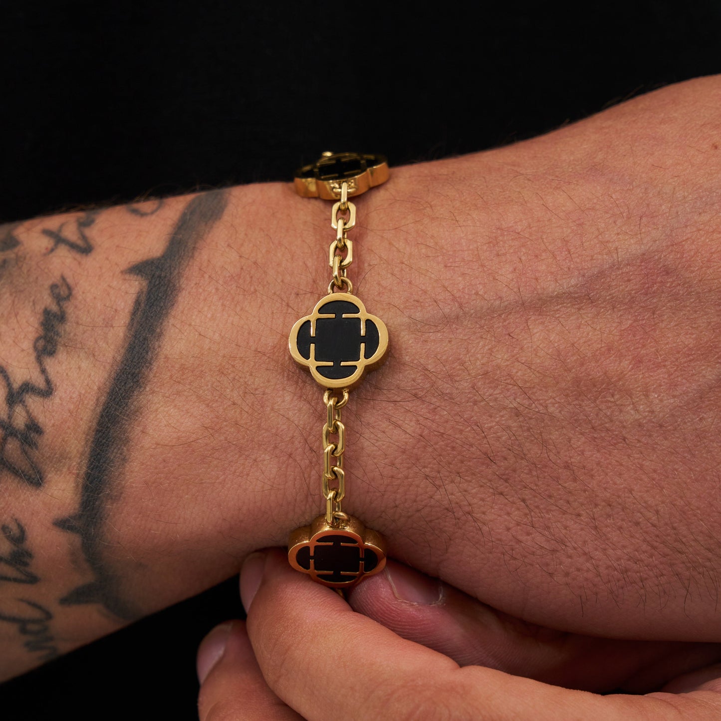Onyx Klavertje Vier Armband (Goud)