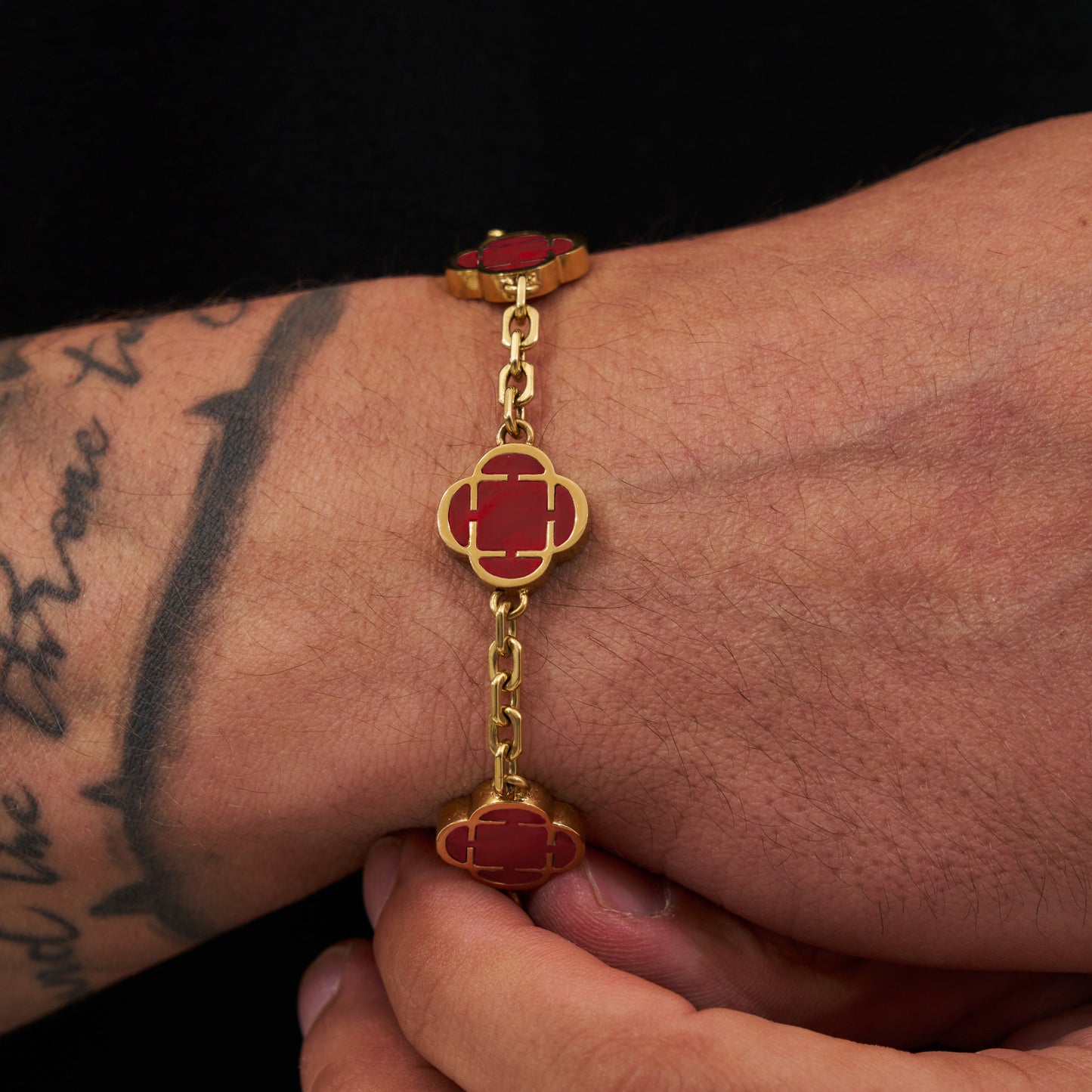 Rode Klaver Steen Armband (Goud)
