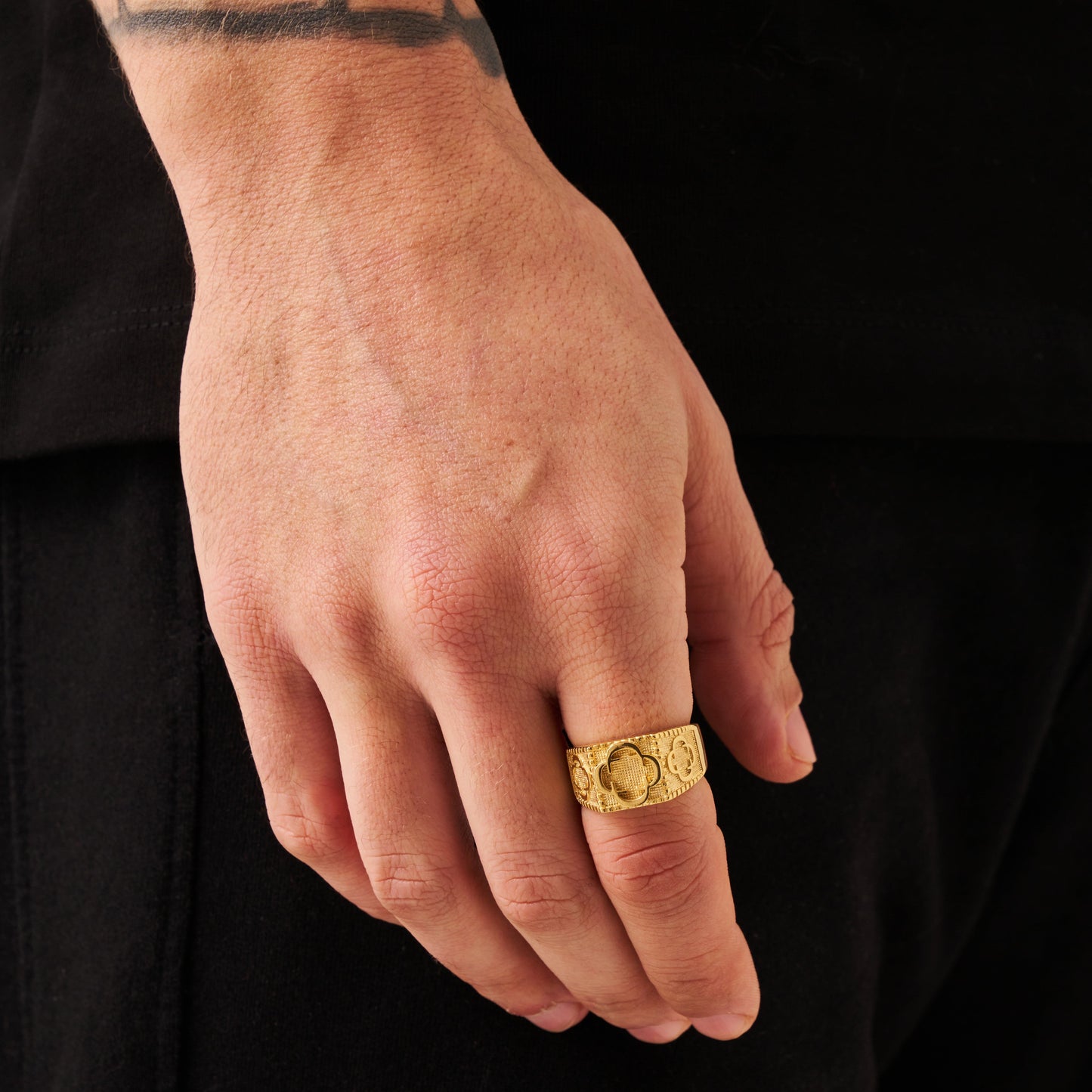 Clover Sovereign Ring (Test)