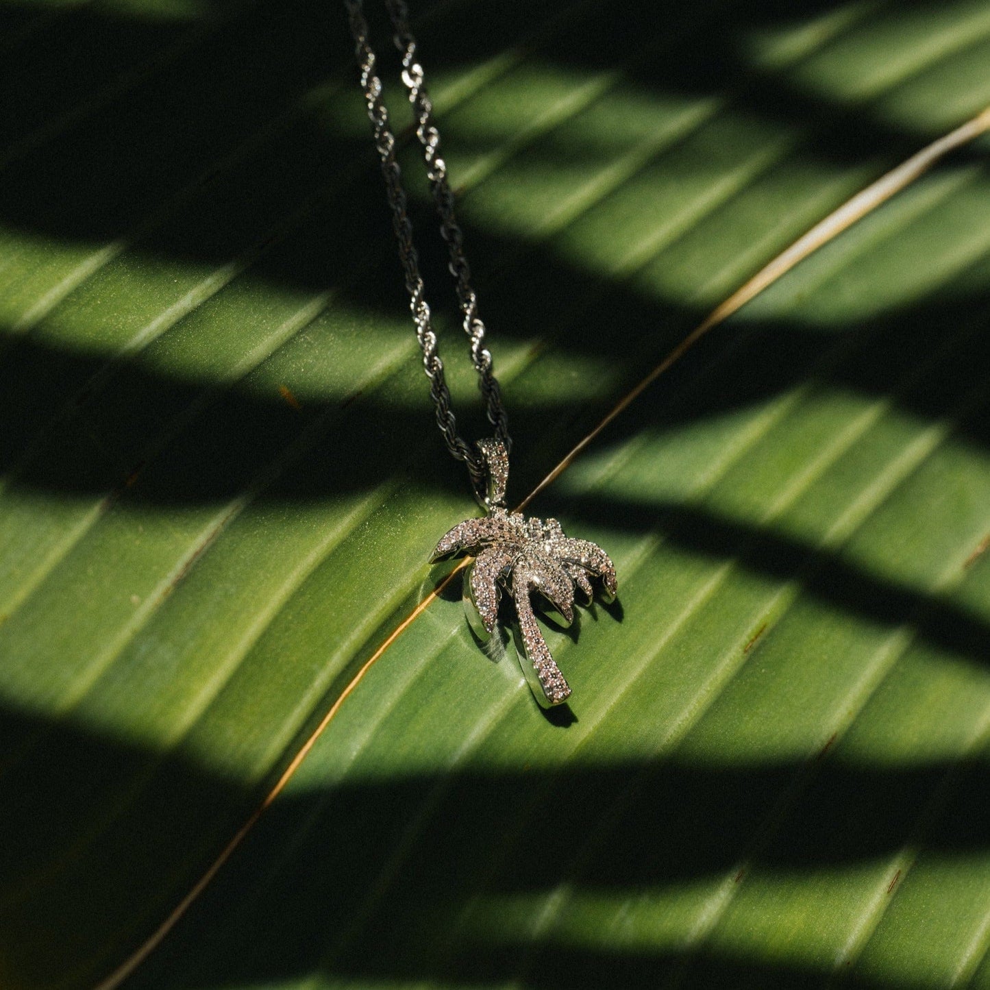 Iced Palmboom Hanger (Zilver)
