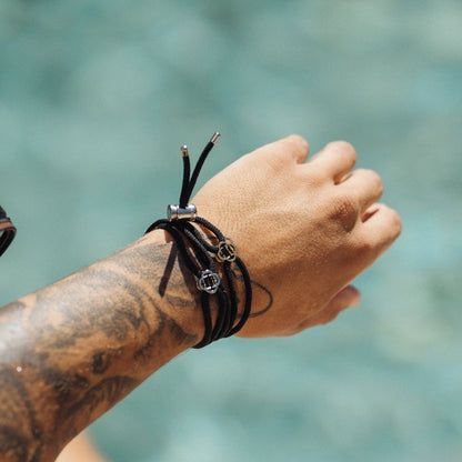 Zwarte Katoenen Toggle Armband (Zilver)