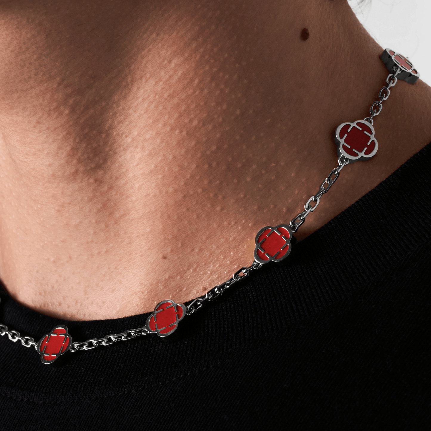 Licht Rode Klaver Steen Ketting (Zilver)