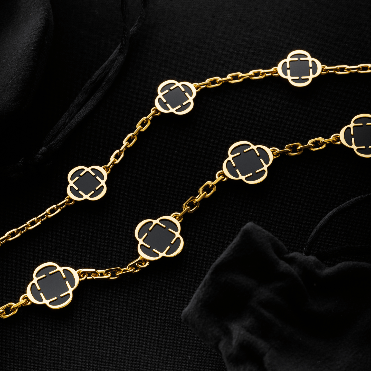 Onyx Klavertje Vier Hanger (Goud)