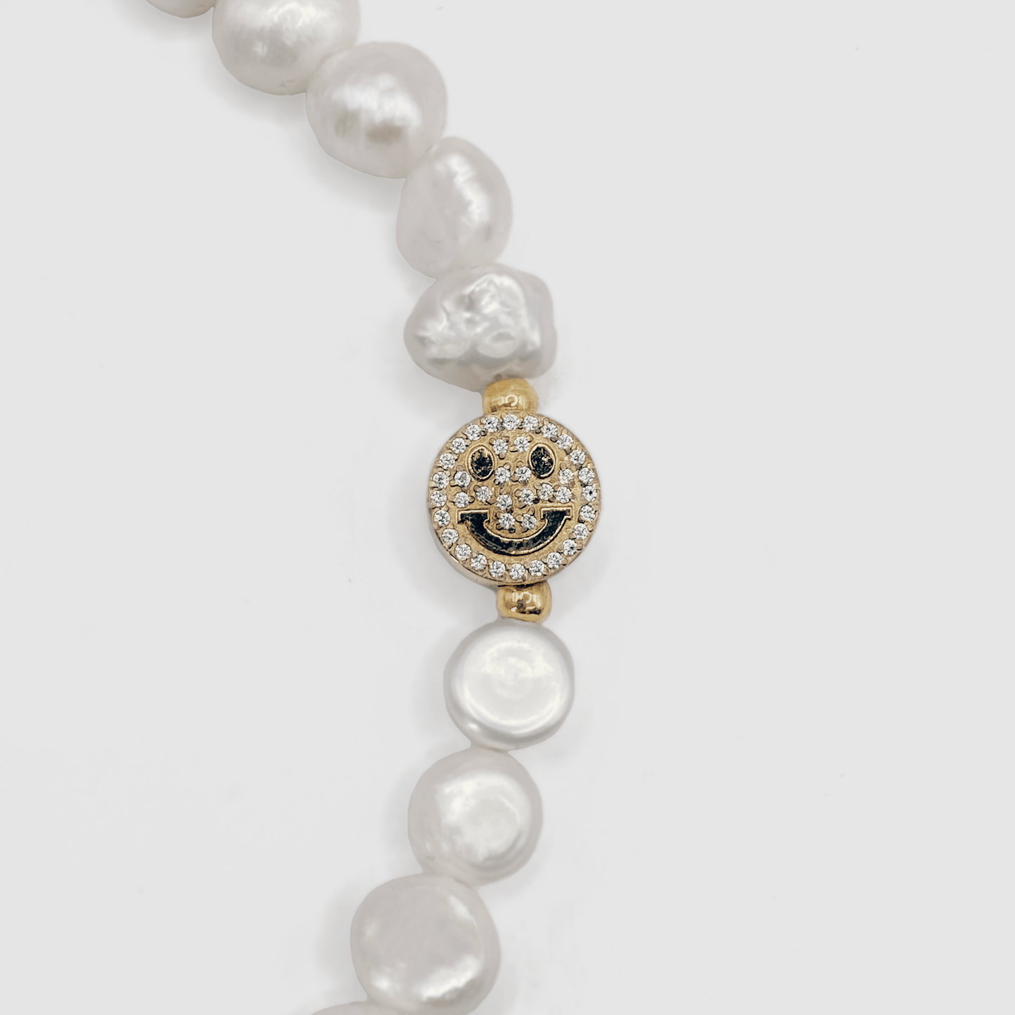Iced Smiley Echte Parel Armband (Goud)
